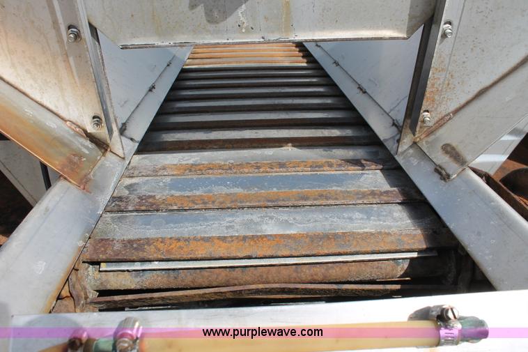 image for item F2946 1997 International 4800 dump truck