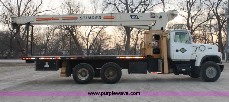 image for item F2952 1989 Ford L8000 crane truck