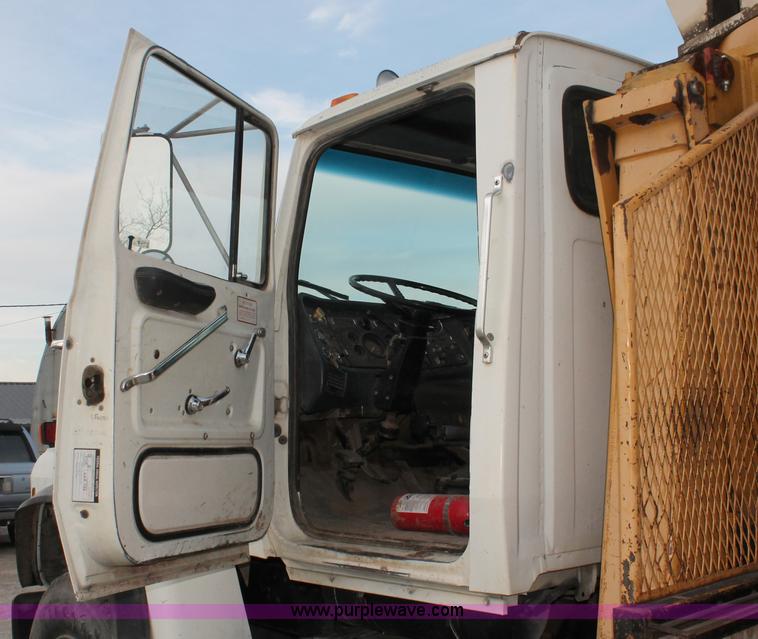 image for item F2952 1989 Ford L8000 crane truck