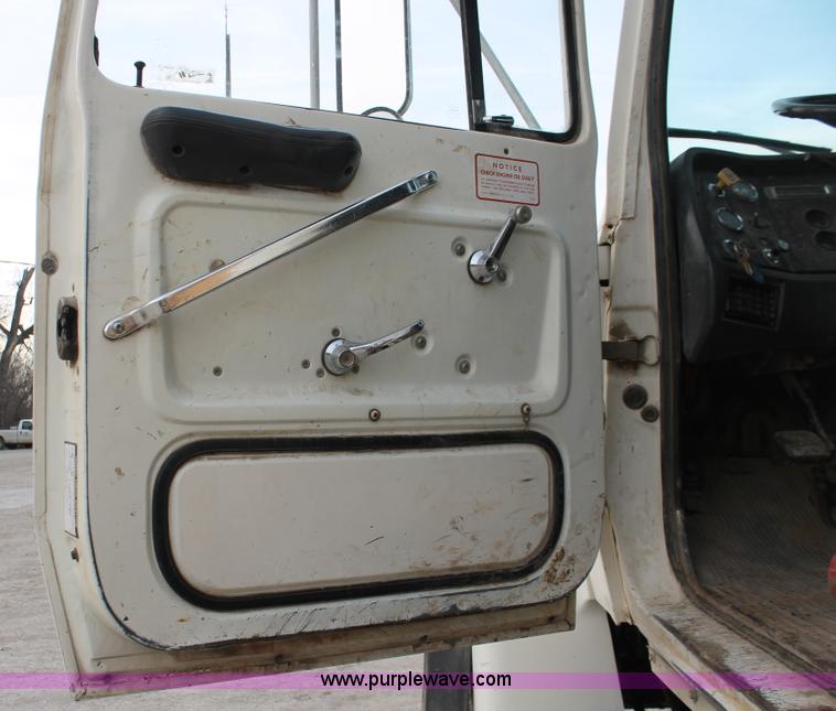 image for item F2952 1989 Ford L8000 crane truck