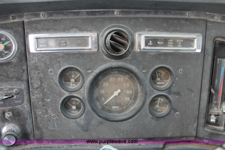 image for item F2952 1989 Ford L8000 crane truck