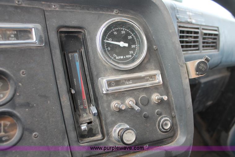 image for item F2952 1989 Ford L8000 crane truck