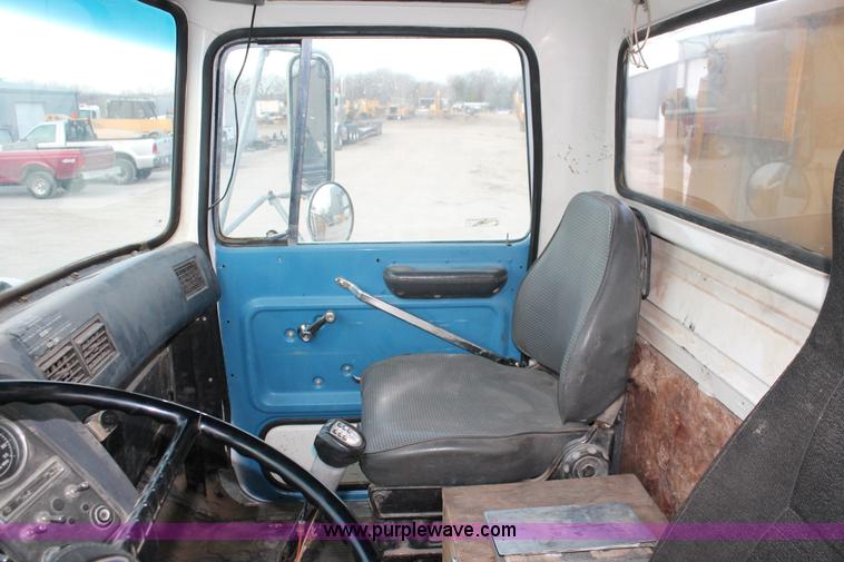 image for item F2952 1989 Ford L8000 crane truck