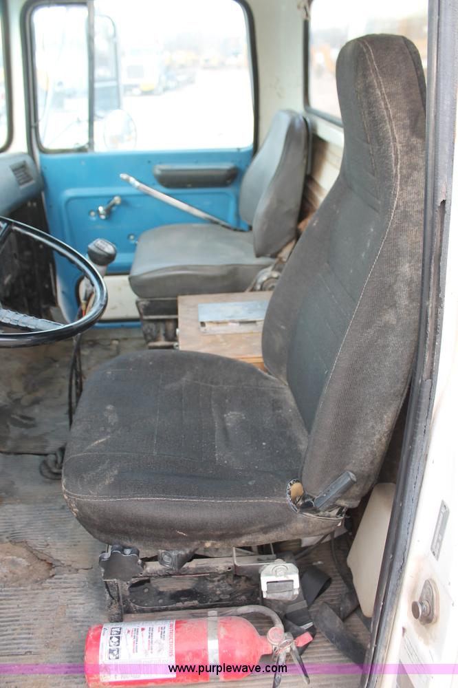 image for item F2952 1989 Ford L8000 crane truck