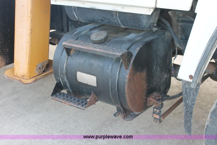 image for item F2952 1989 Ford L8000 crane truck