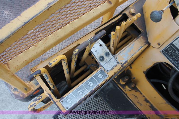 image for item F2952 1989 Ford L8000 crane truck