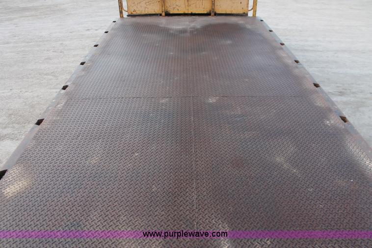 image for item F2952 1989 Ford L8000 crane truck