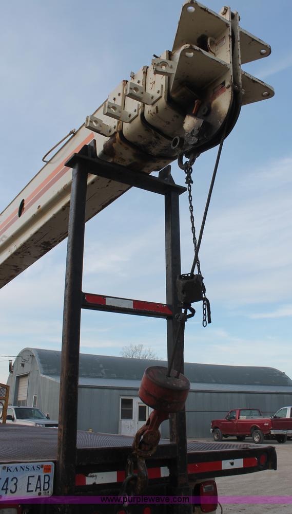 image for item F2952 1989 Ford L8000 crane truck