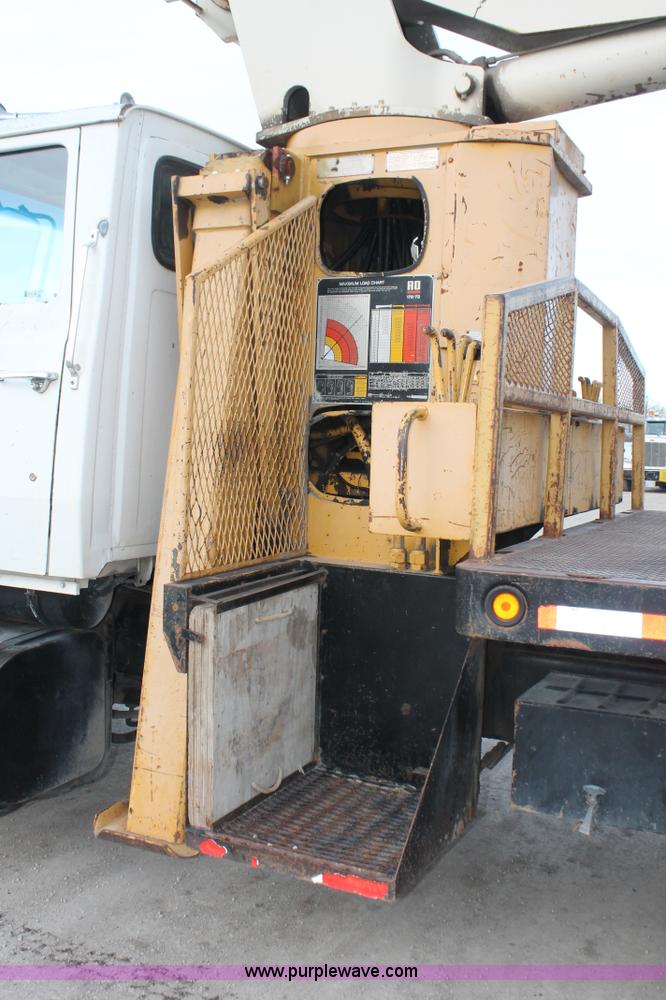 image for item F2952 1989 Ford L8000 crane truck