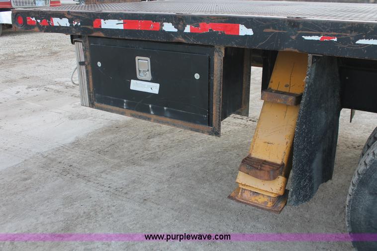 image for item F2952 1989 Ford L8000 crane truck