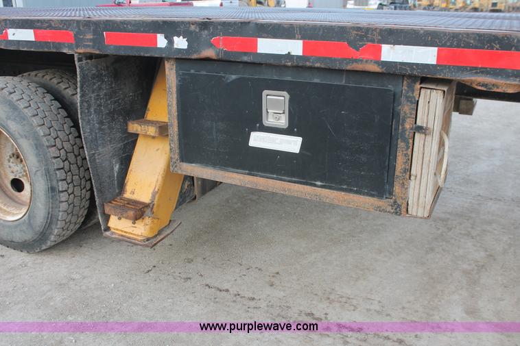 image for item F2952 1989 Ford L8000 crane truck