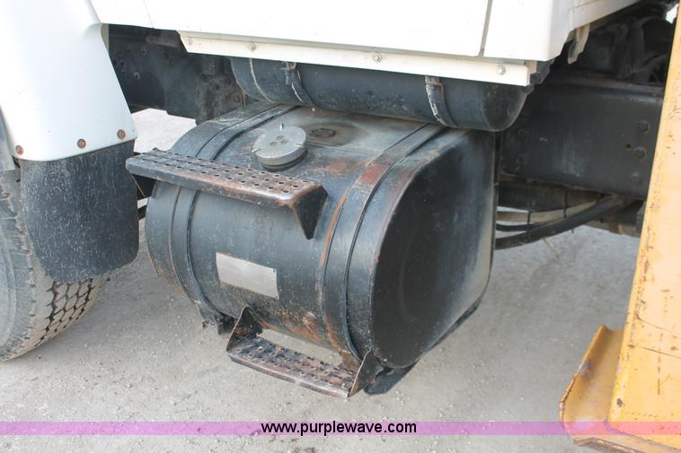 image for item F2952 1989 Ford L8000 crane truck