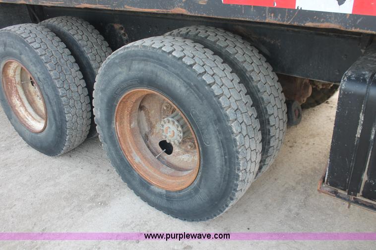 image for item F2952 1989 Ford L8000 crane truck