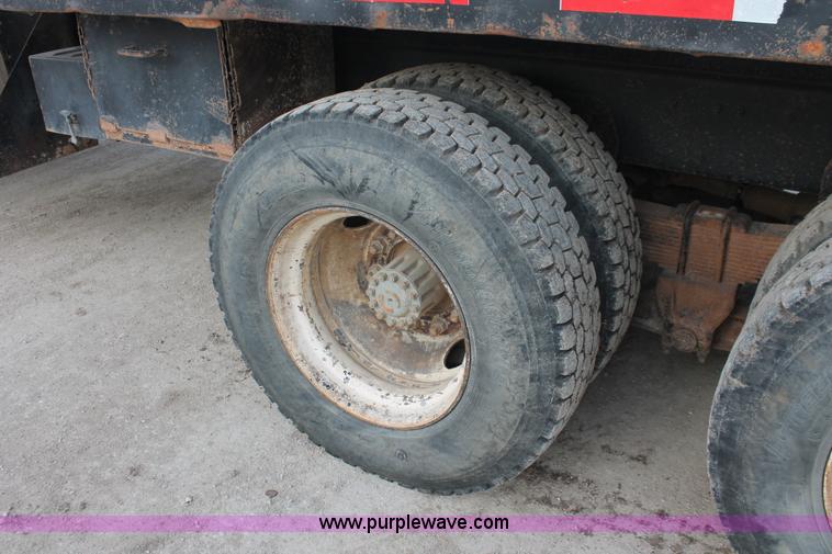 image for item F2952 1989 Ford L8000 crane truck