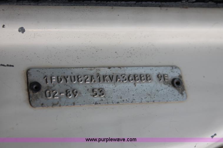 image for item F2952 1989 Ford L8000 crane truck