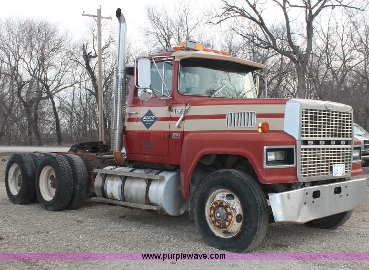 image for item F2953 1987 Ford LTL9000 semi truck
