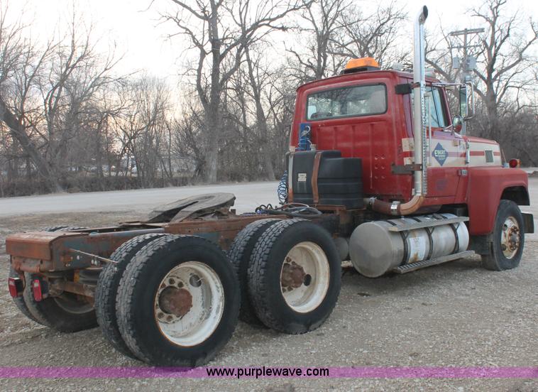 image for item F2953 1987 Ford LTL9000 semi truck