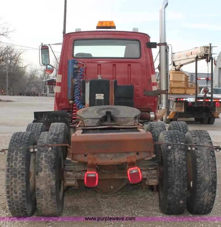 image for item F2953 1987 Ford LTL9000 semi truck