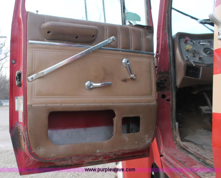 image for item F2953 1987 Ford LTL9000 semi truck