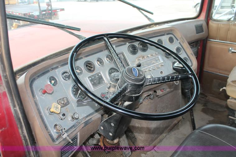 image for item F2953 1987 Ford LTL9000 semi truck