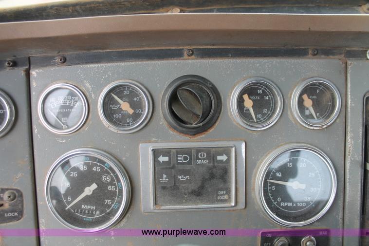 image for item F2953 1987 Ford LTL9000 semi truck