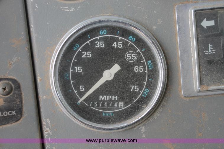 image for item F2953 1987 Ford LTL9000 semi truck