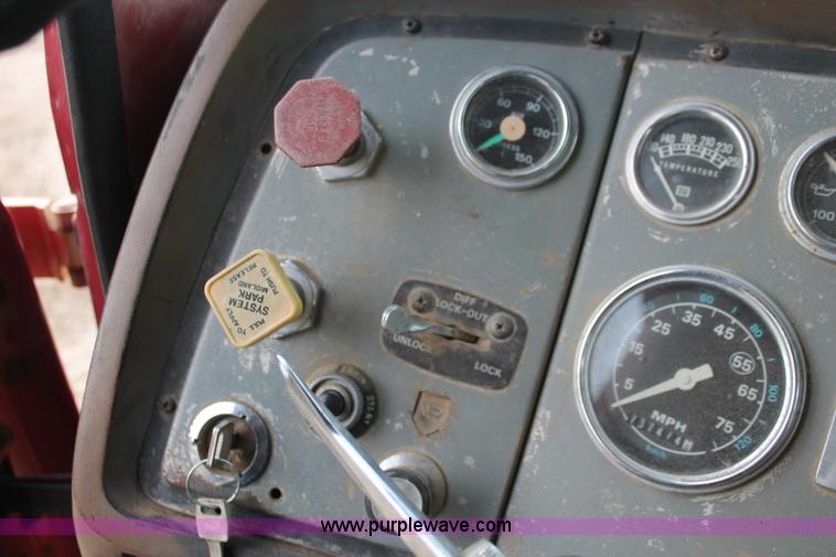 image for item F2953 1987 Ford LTL9000 semi truck