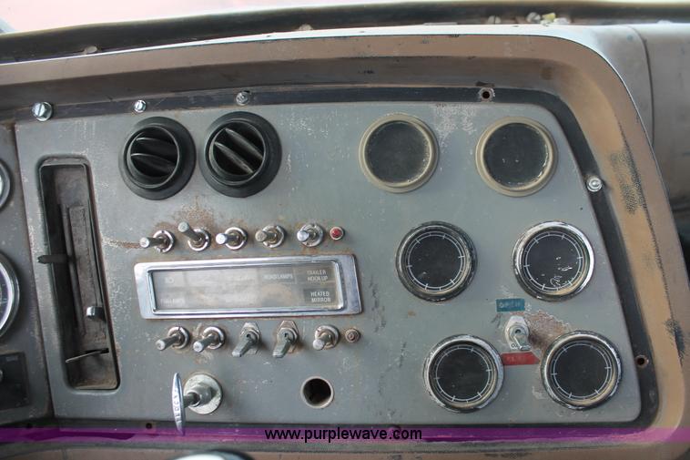 image for item F2953 1987 Ford LTL9000 semi truck