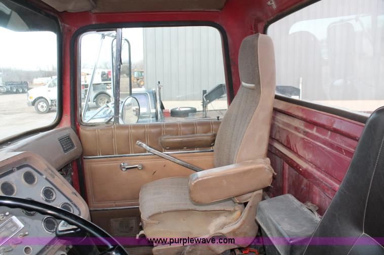 image for item F2953 1987 Ford LTL9000 semi truck