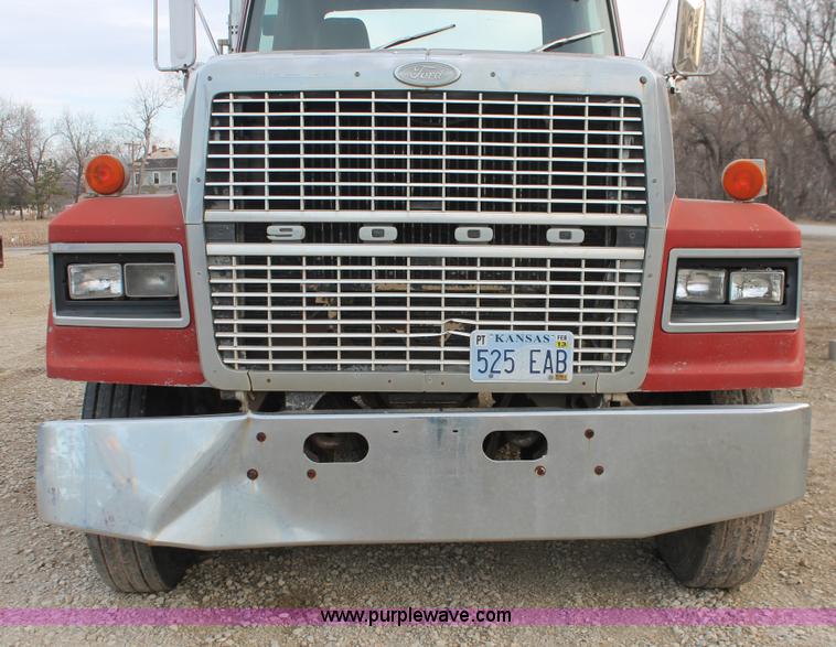 image for item F2953 1987 Ford LTL9000 semi truck