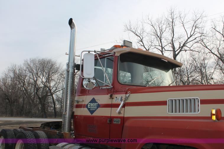image for item F2953 1987 Ford LTL9000 semi truck