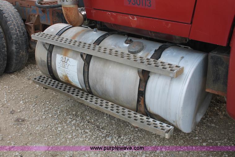 image for item F2953 1987 Ford LTL9000 semi truck