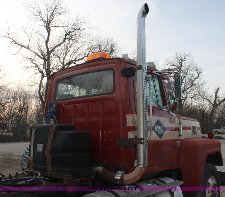 image for item F2953 1987 Ford LTL9000 semi truck