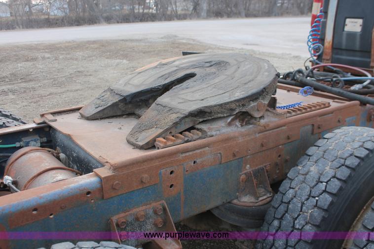 image for item F2953 1987 Ford LTL9000 semi truck