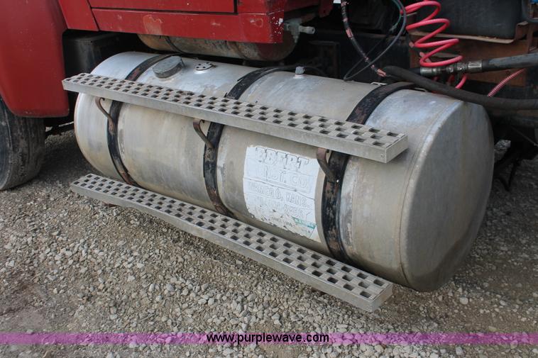 image for item F2953 1987 Ford LTL9000 semi truck