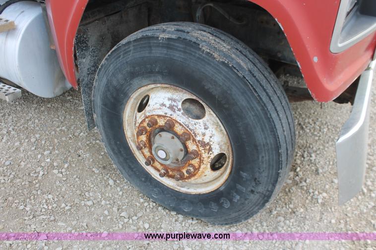 image for item F2953 1987 Ford LTL9000 semi truck