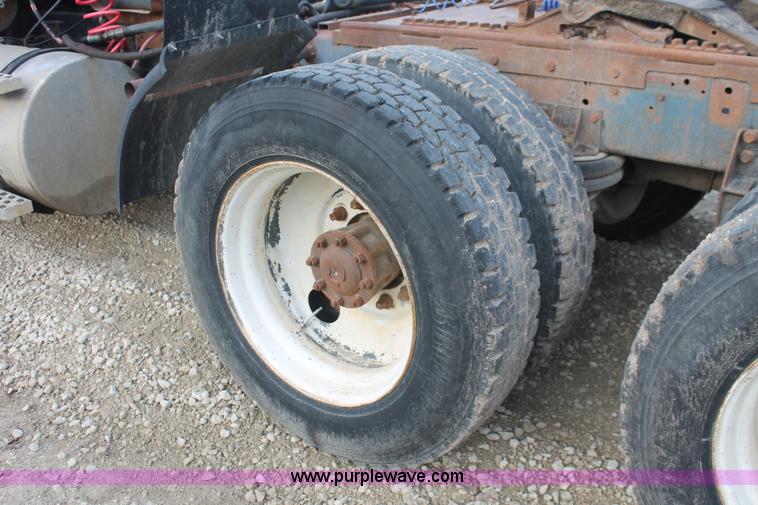 image for item F2953 1987 Ford LTL9000 semi truck