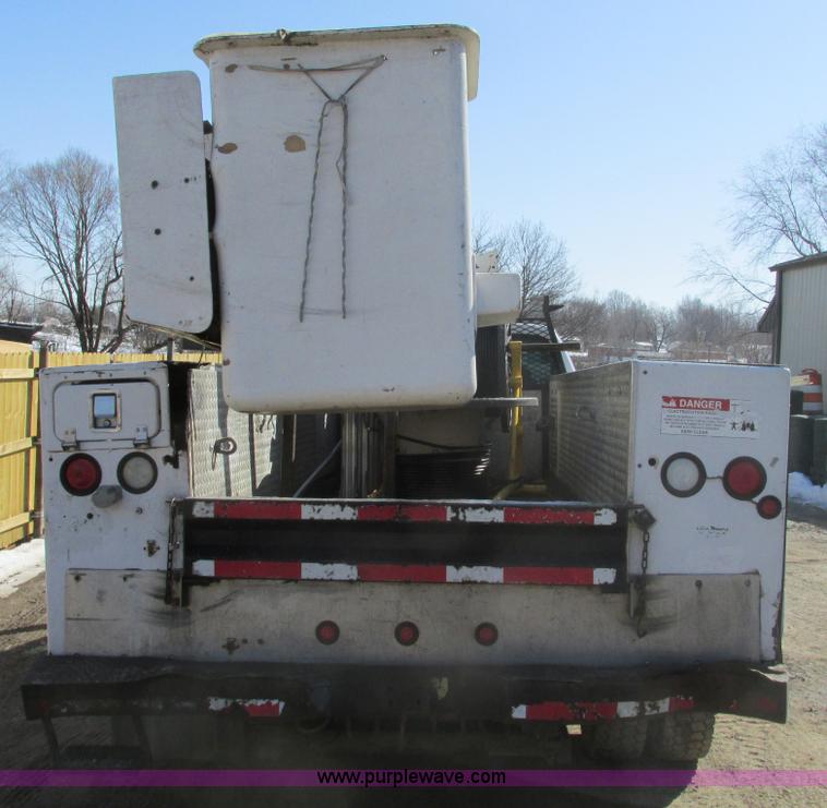 image for item F4405 1999 Ford F550 Super Duty bucket truck