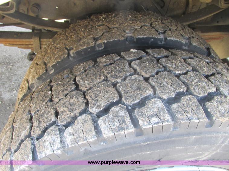 image for item F4405 1999 Ford F550 Super Duty bucket truck