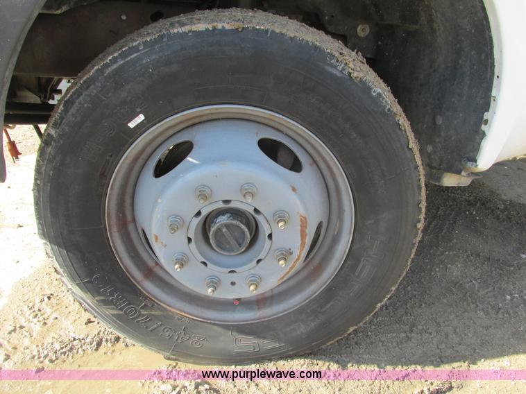 image for item F4405 1999 Ford F550 Super Duty bucket truck