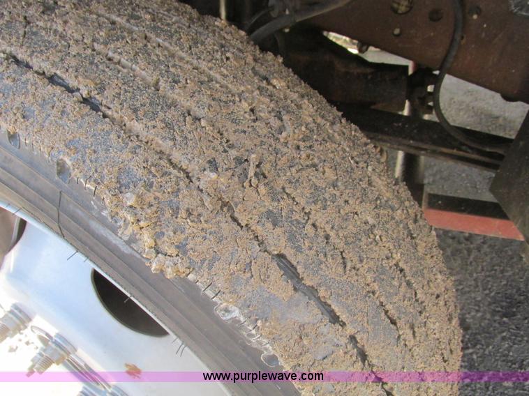 image for item F4405 1999 Ford F550 Super Duty bucket truck