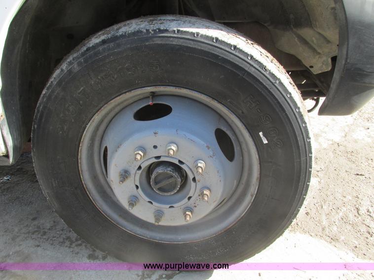 image for item F4405 1999 Ford F550 Super Duty bucket truck