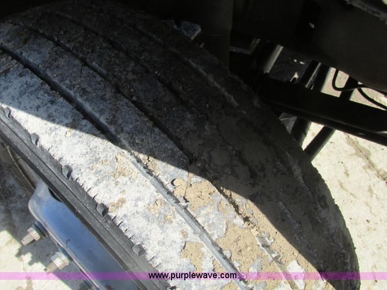 image for item F4405 1999 Ford F550 Super Duty bucket truck