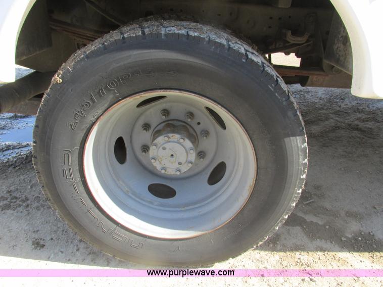 image for item F4405 1999 Ford F550 Super Duty bucket truck