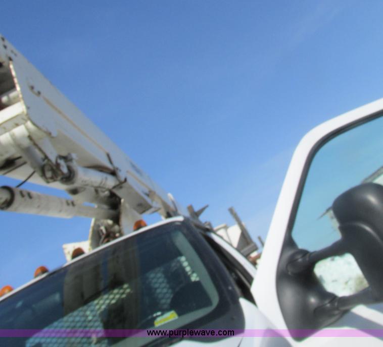 image for item F4405 1999 Ford F550 Super Duty bucket truck
