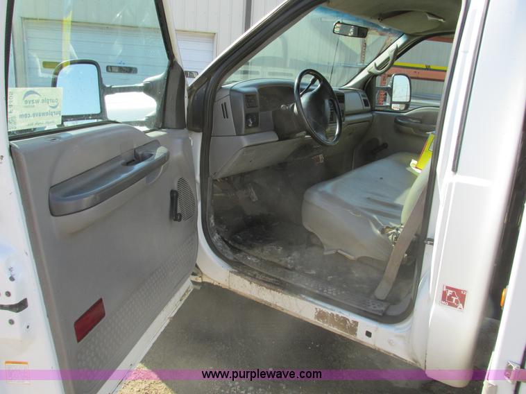 image for item F4405 1999 Ford F550 Super Duty bucket truck