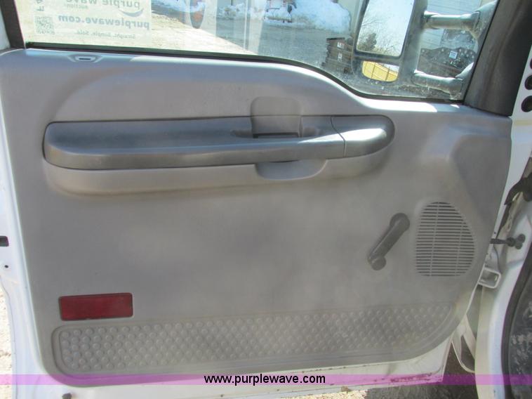 image for item F4405 1999 Ford F550 Super Duty bucket truck