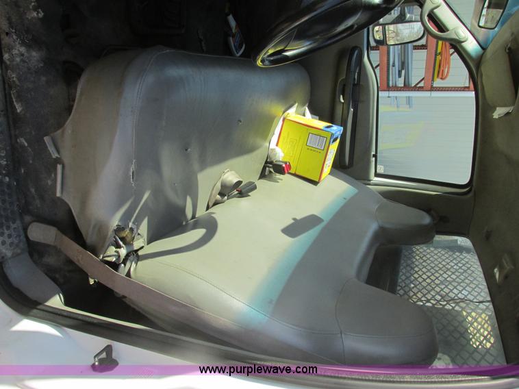 image for item F4405 1999 Ford F550 Super Duty bucket truck