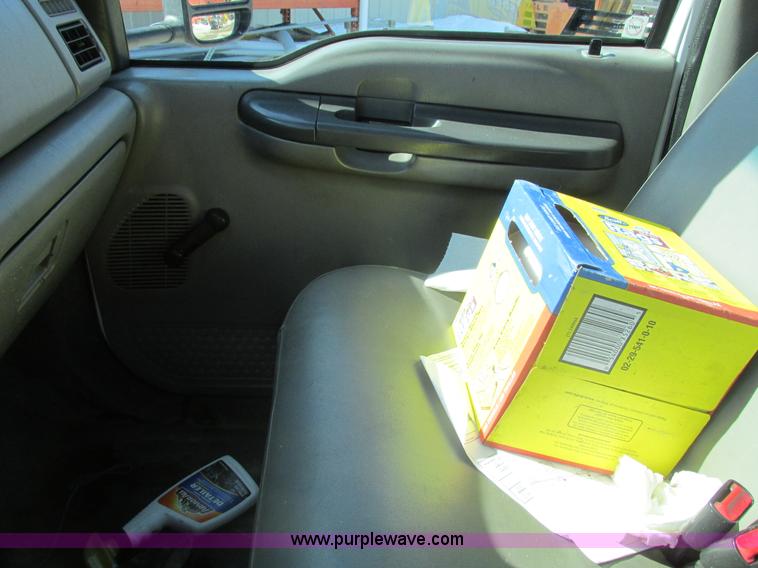 image for item F4405 1999 Ford F550 Super Duty bucket truck