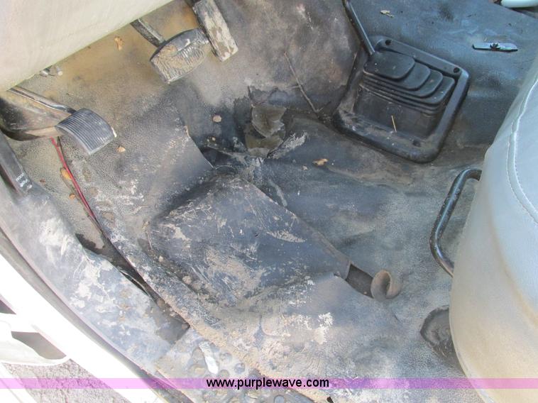 image for item F4405 1999 Ford F550 Super Duty bucket truck